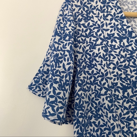 JOE FRESH BLUE/WHITE FLORAL PEPLUM TOP/BLOUSE WITH TIE AND BUTTONS DETAILS, XS - Picture 3 of 8